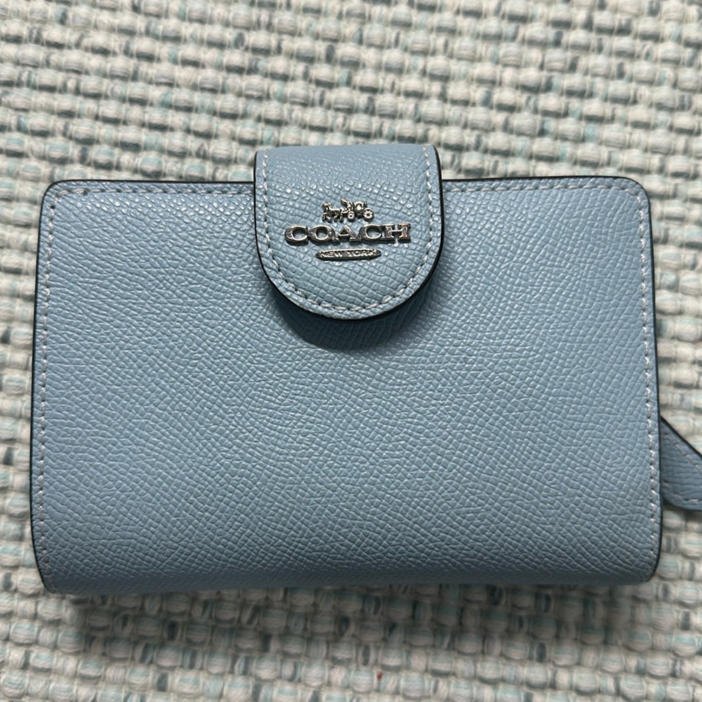 Coach medium corner zip wallet